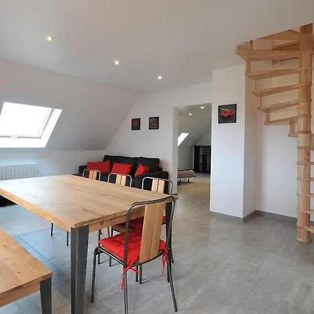 Lumineux Et Calme Avec Terrasse, Barbecue Et Parking A 5 Km De Colmar - Fr-1-744-32 Holiday home Houssen